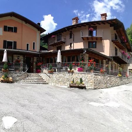 Agriturismo Cornei Da Nadia Pensionat Collio Exteriör bild